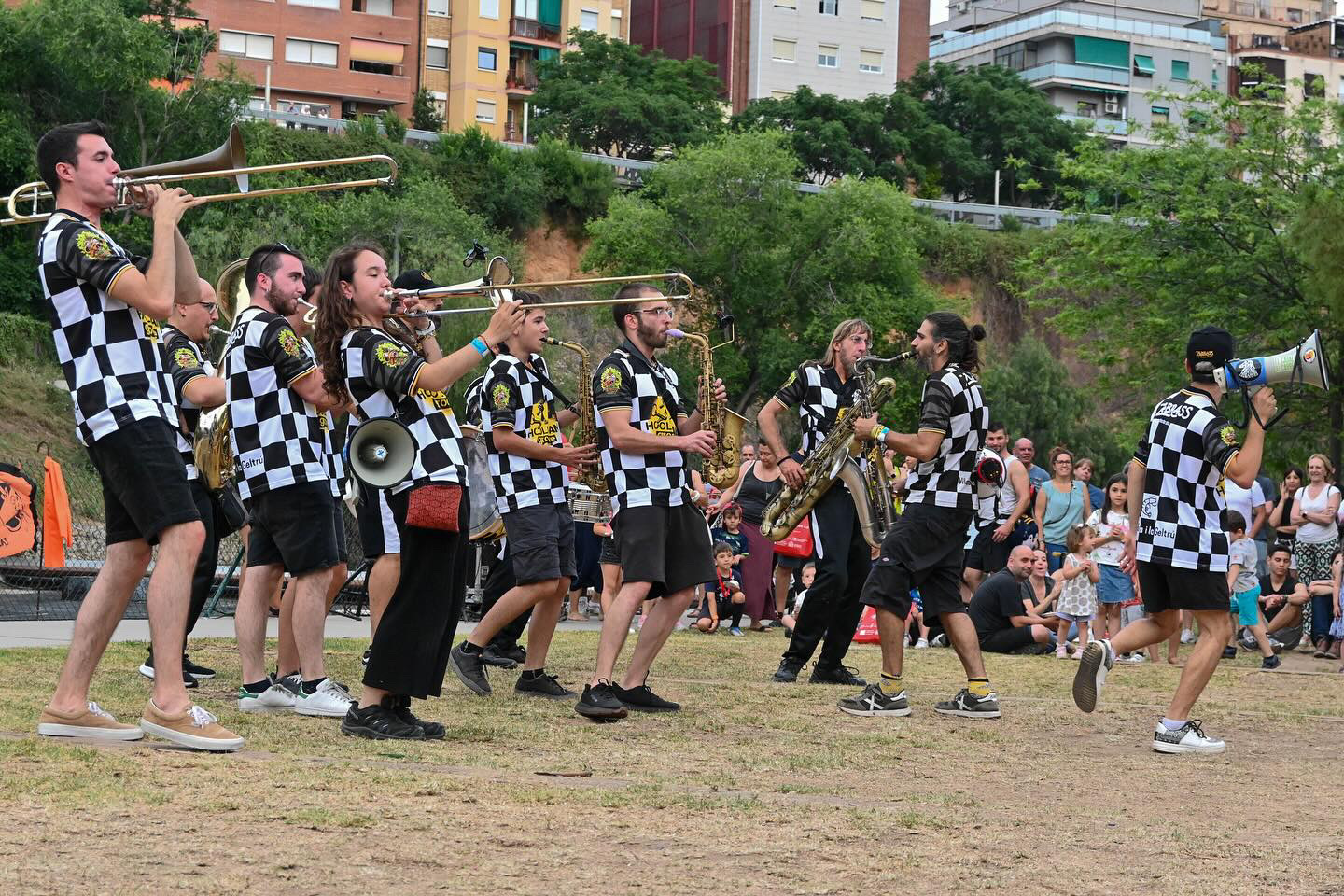 CONTRACTAR ZEBRASS MARCHING BAND