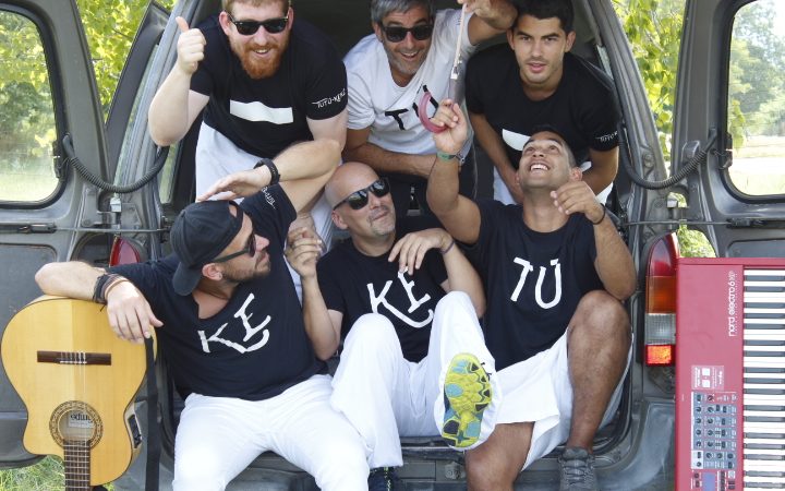 CONTRACTAR GRUP DE VERSIONS TUTÚ-KEKÉ