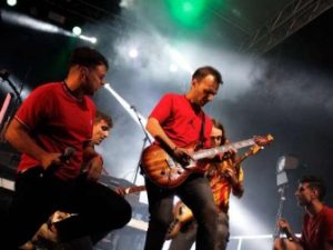 CONTRACTAR GRUP DE VERSIONS CAMPIKIPUGUI