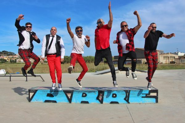 CONTRACTAR GRUP DE VERSIONS THE COVERS BAND