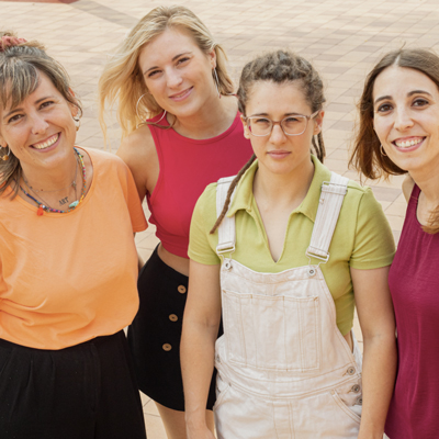 CONTRACTAR GRUP DE VERSIONS DONES DE PARAULA