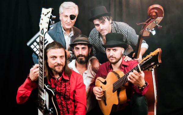 CONTRACTAR GRUP DE VERSIONS PIRATAS RUMBVERSIONS