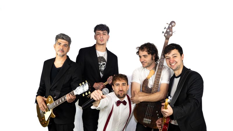 Contractar a James Band